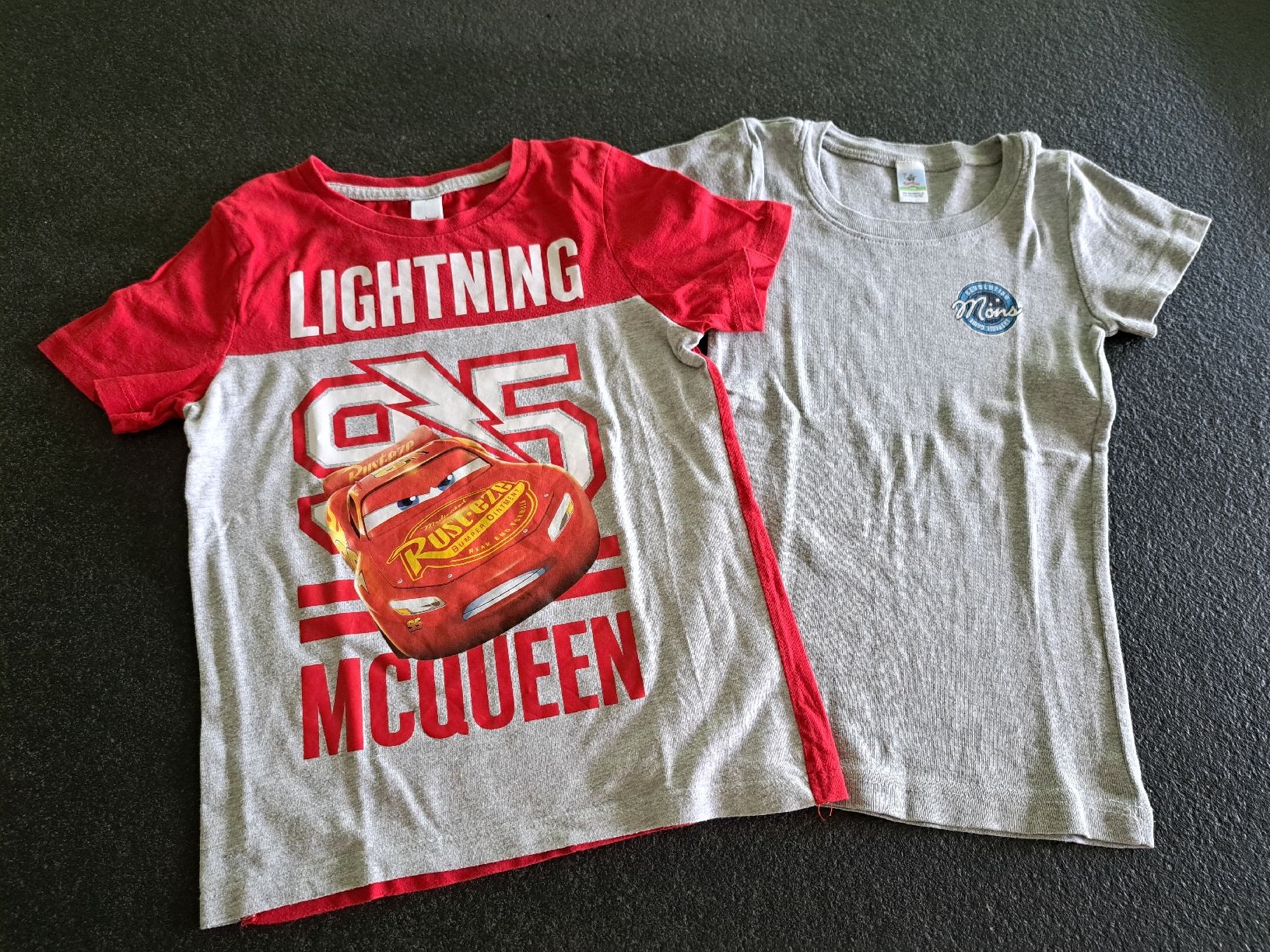 C&A Hemden, T-Shirts & Polos: 2 Kinder T-Shirts Grösse 116 Lightning McQueen – Gebraucht aus Bergdietikon von Staphylococcus