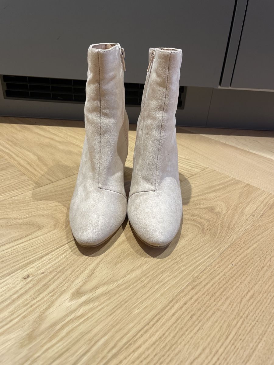 Damenschuhe: Beige Stiefeletten mit goldenem Absatz, Gr. 37 – Neu (gemäss Beschreibung) aus Arbon von llaauraa 2
