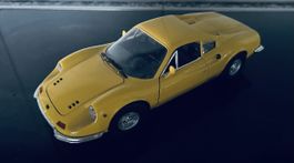 Ferrari Dino 246 Modellauto Gelb 1:18