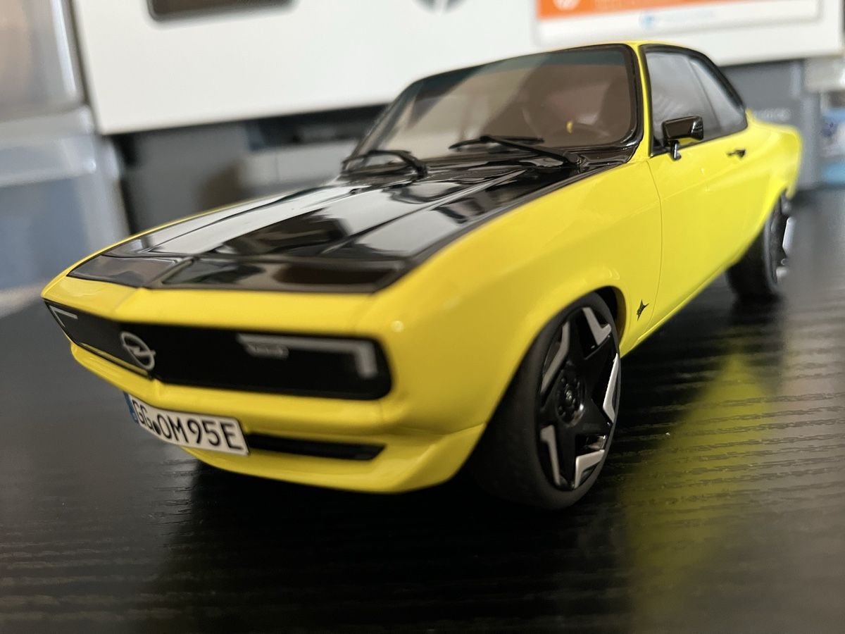 Opel Modellini d'auto: Opel Manta E-Elektro. 1:18 Otto mit OVP – Nuovo e nell'imballaggio originale da Rümlang venduto da Papamoll4
