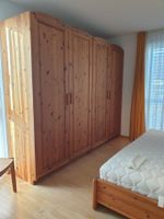 Grosser Massivholz-Kleiderschrank, 4-türig