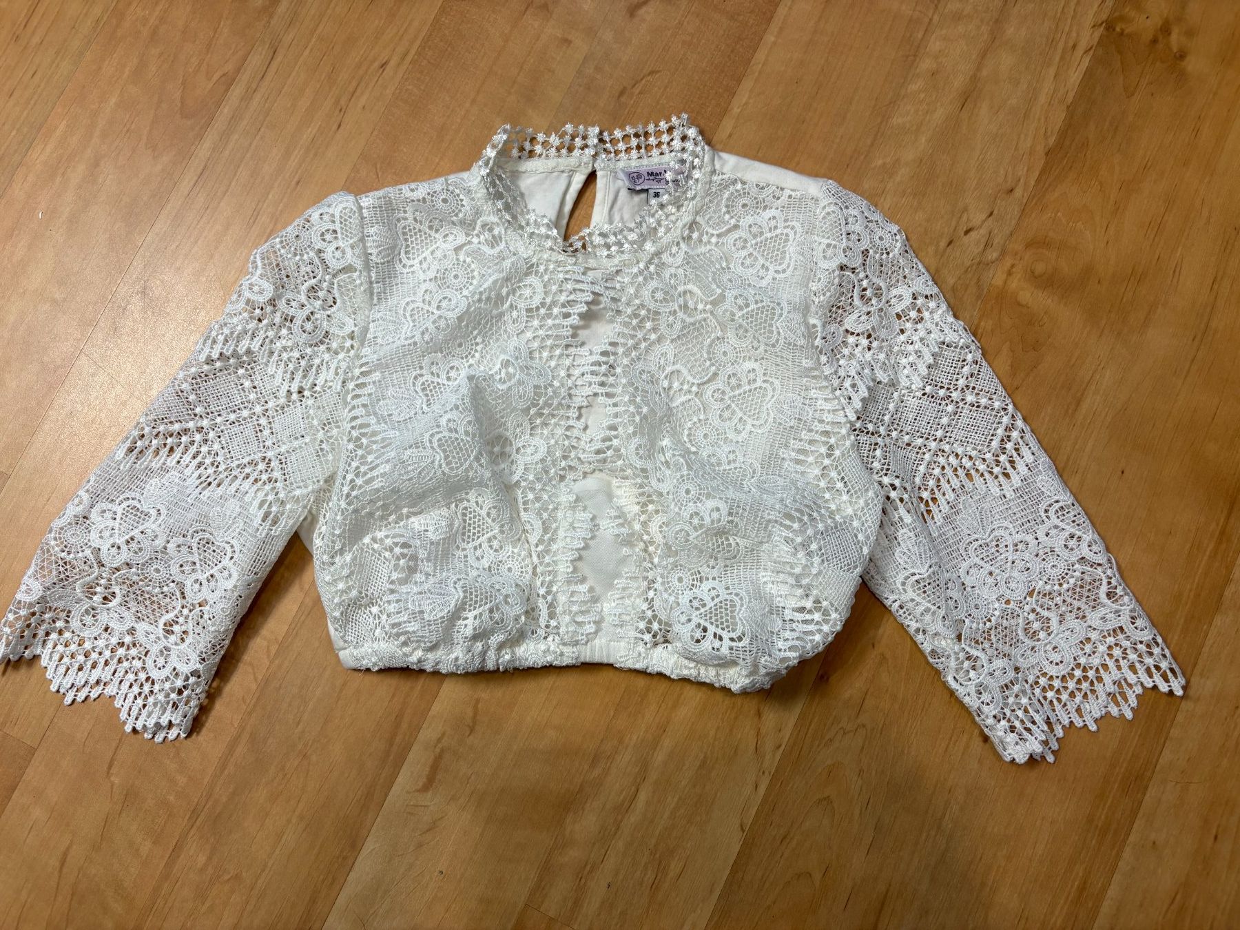 Blusen: Neue Trachtenbluse, weisse Spitze, Gr. 36 – Neu (gemäss Beschreibung) aus Willisau von ani_gtk8