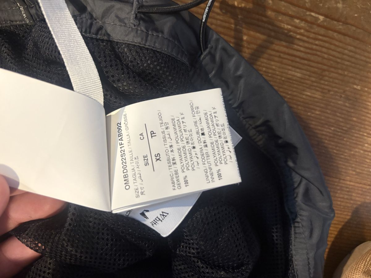 Off-White Jacken: Off-White Windbreaer XS New Condition – Gebraucht aus Celerina von jor_vhy8 3