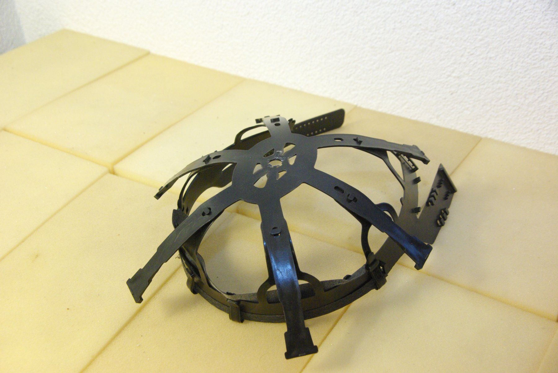 Protezione per viso e udito: Arbeits / Schutz Helm - Innenleben – Nuovo (secondo la descrizione) da Herisau venduto da Cevianer1844