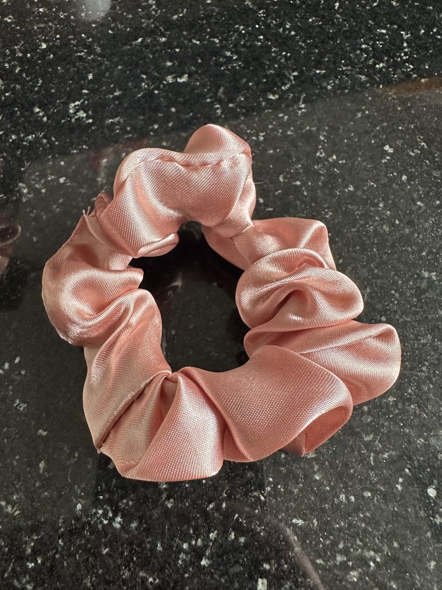 Haarschmuck: Haargummi Scrunchie rosa 2 Stk – Neu und originalverpackt aus Zufikon von tam_gfx6 1