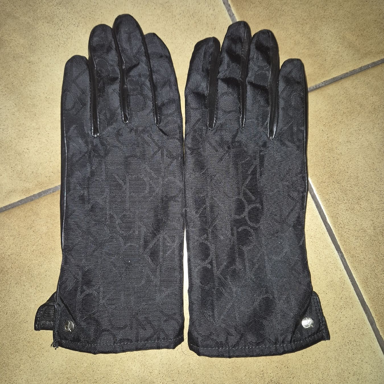 Calvin Klein Handschuhe & Handstulpen: Guanti neri Calvin Klein - taglia L – Neu (gemäss Beschreibung) aus Rancate von sarah357