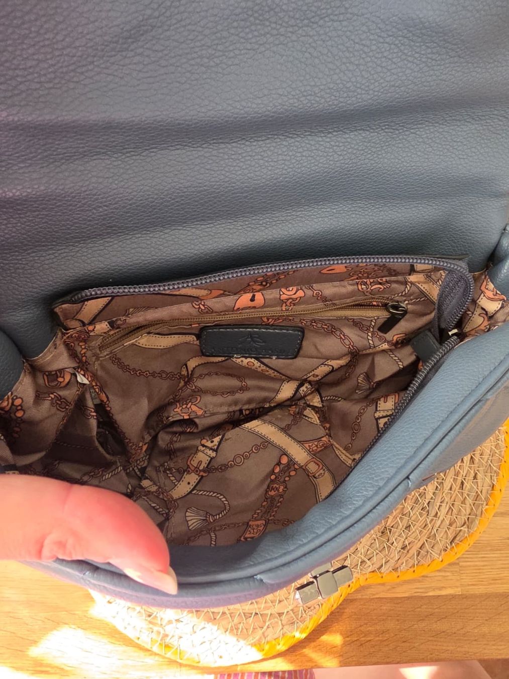 Valentino Borse da donna: Blaue gesteppte Schultertasche mit Nieten – Usato da Thun venduto da inuyasha93 3