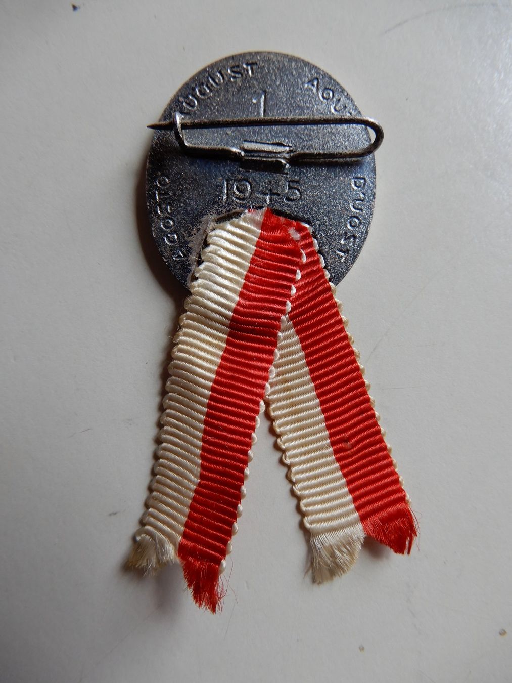 Swiss Placchette & Badge: 1. August Abzeichen 1945 Variante 1 – Usato da Senèdes venduto da Framboise52 1