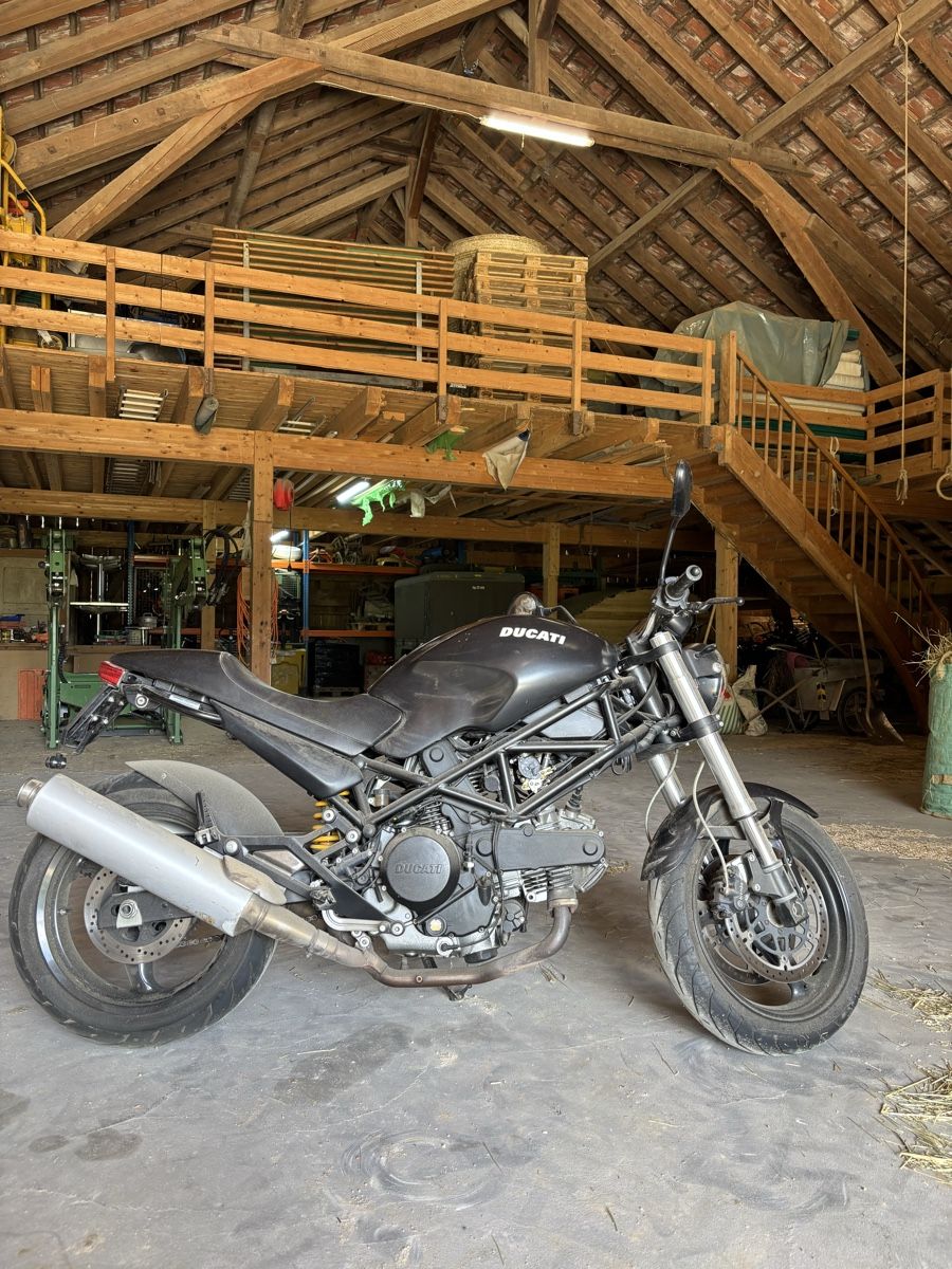 Ducati Route: Ducati Monster 695 Motorrad – D'occasion à Sissach par wie_dd2j