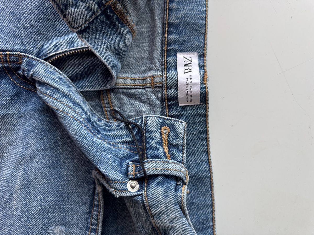 Zara Gonne: Zara Denim Mini Skirt - Ripped & Distressed  – Nuovo (secondo la descrizione) da Zürich venduto da forestF4iry 2