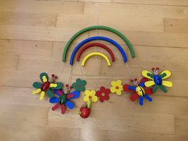Buntes Holz-Mobile mit Blumen & Marienkäfern