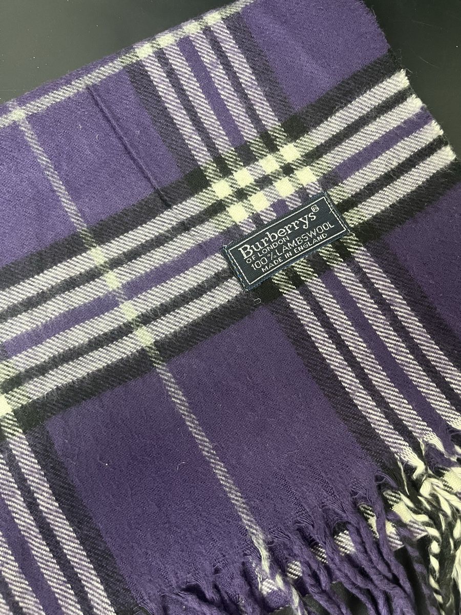 Burberry Foulards, Tücher & Schals: Écharpe Burberry laine violette – Neu (gemäss Beschreibung) aus Les Avanchets von lunedeneige.shop 1
