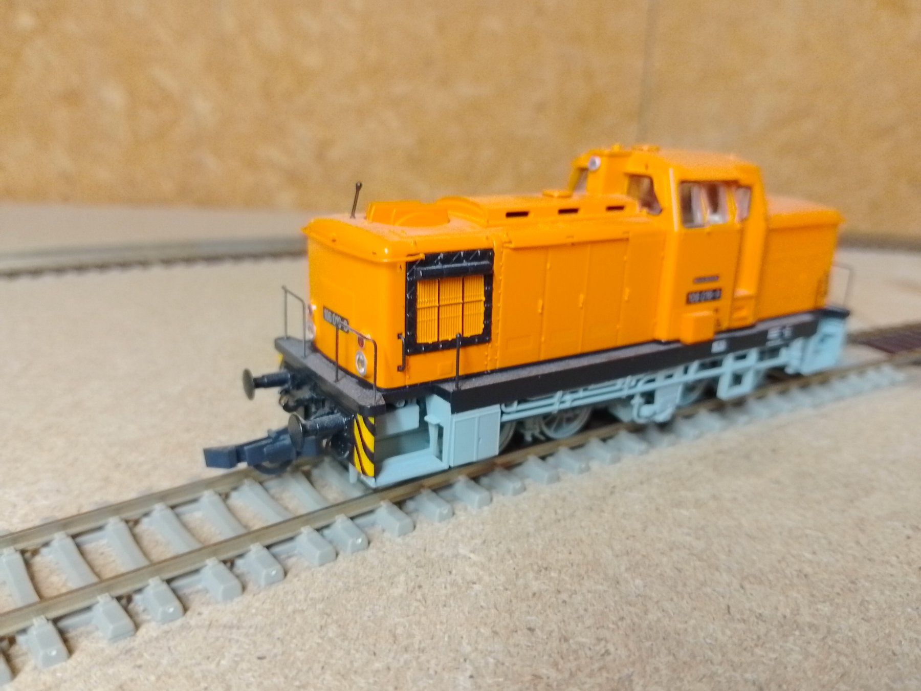 Roco Modelleisenbahnen: Roco DR V60 H0 DCC mit Sound – Gebraucht aus Herrenschwanden von Kaethinti 2