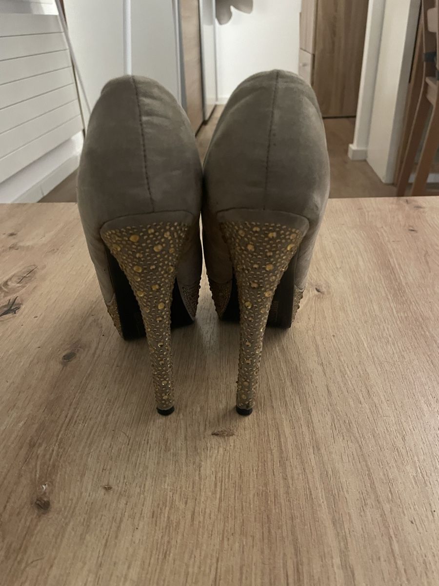 Scarpe da donna: Scarpe Diamantique estive scamosciate 38 – Usato da Dietwil venduto da pao_q5hy 2