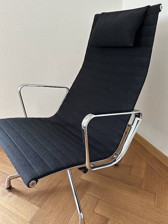 Vitra Poltrone: Vitra Eames Lounge Chair EA 124 & EA 125 - Sessel mit Hocker – Usato da Wangen b. Olten venduto da Peter_X 1