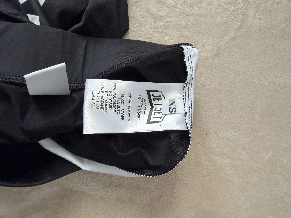 Lotti di vestiti: JetSet Sportset – Usato da Gockhausen venduto da Lauvja 2