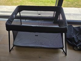 BABYBJÖRN Reisebett Light black mit Fixleintuch
