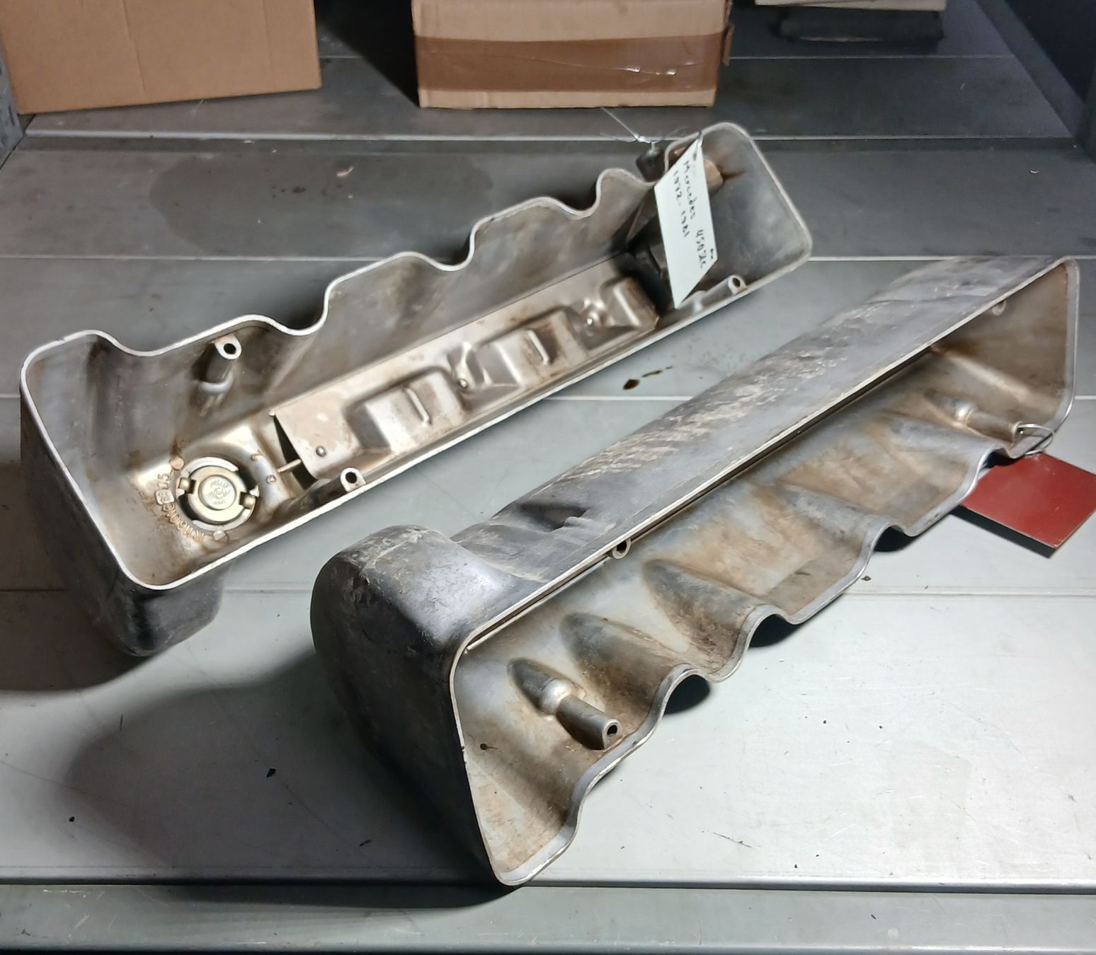 Mercedes-Benz Tutti pezzi di ricambio auto: Cache soupapes Mercedes 450SLC 1972-1981 – Usato da la heutte venduto da Auto-stock 1