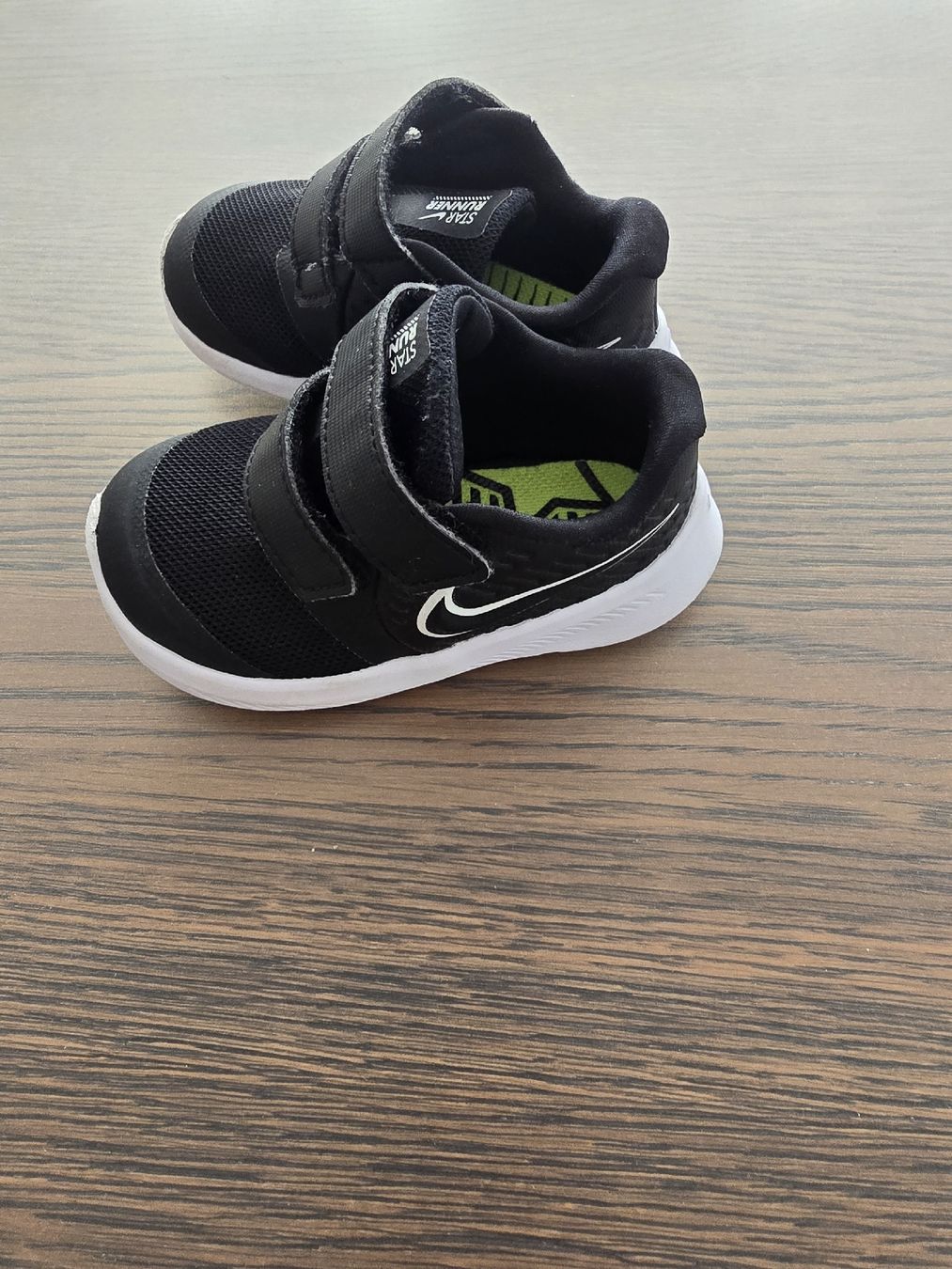 Nike Scarpe per ragazzi: Nike Star Runner Kinderschuhe, Gr. 21 – Usato da Dinhard venduto da shp_6dyb