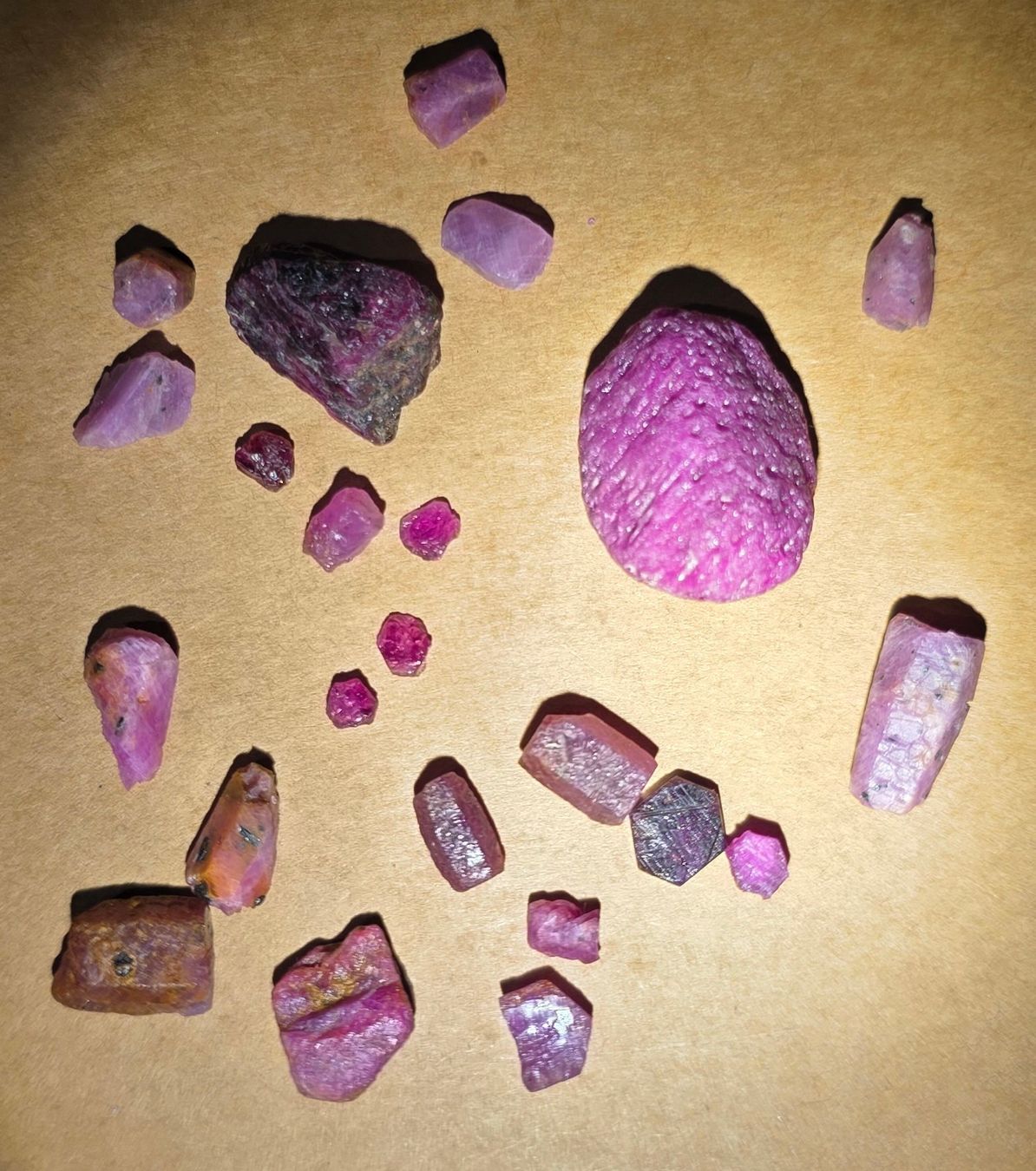 Pierres précieuses: 150,2 ct Rubis bruts 23 pcs – D'occasion à Carouge GE par Crystal_Energy