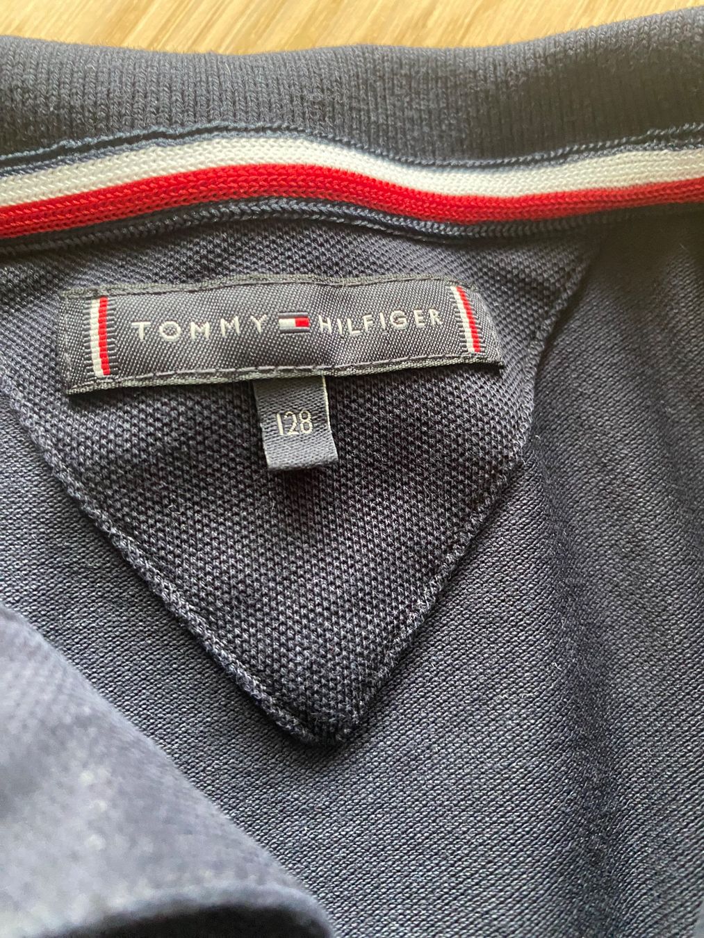 Tommy Hilfiger Hemden, T-Shirts & Polos: Shirt von Tommy – Gebraucht aus Baar von rel_9lvy 2