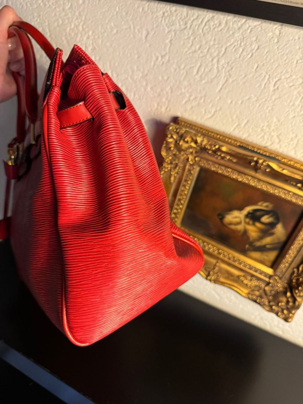 Borse da donna: Structured Red Tote Bag im Epi-Stil – Usato da Winterthur venduto da Dejv 3