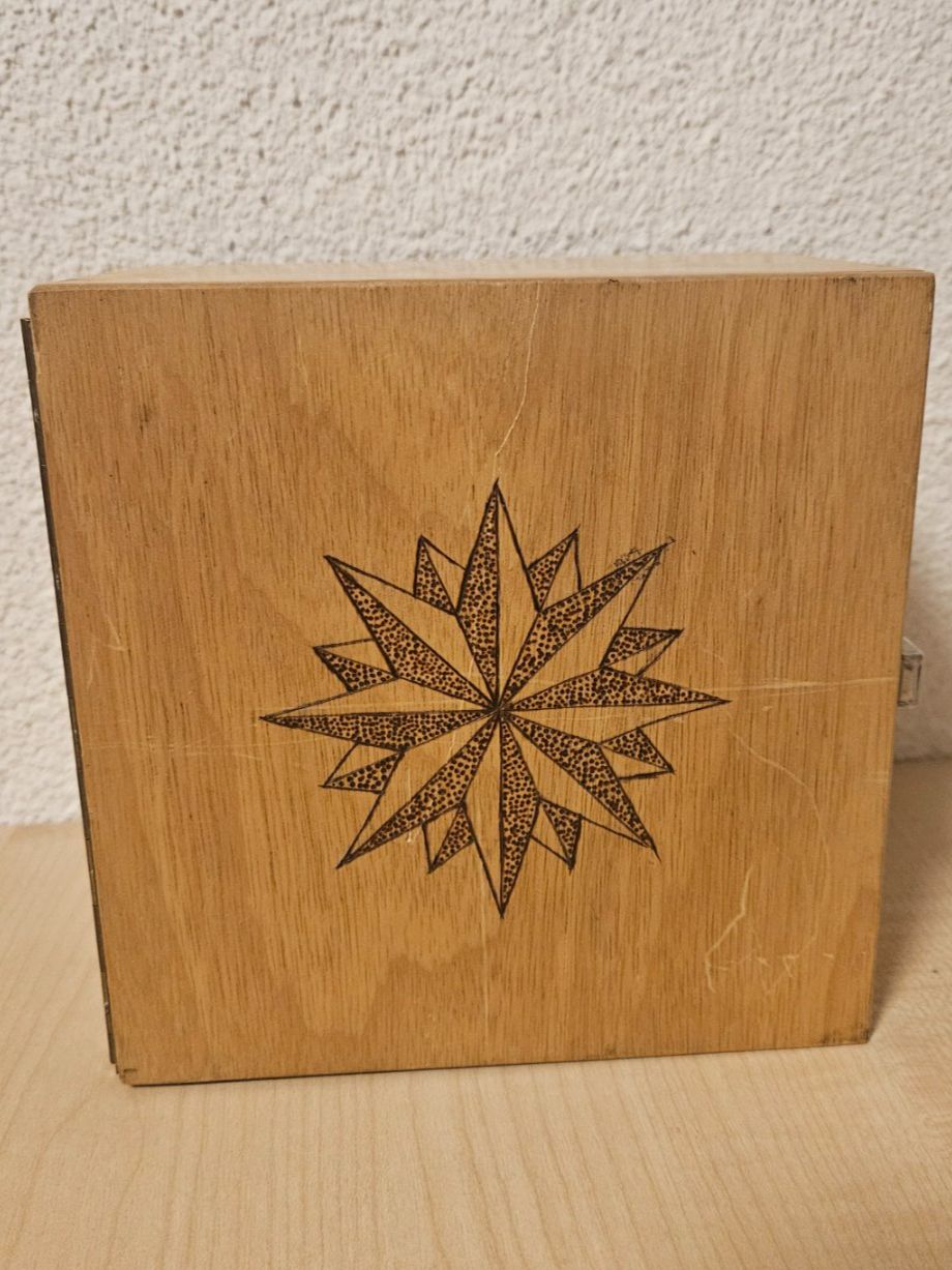 Toutes les décorations: Krippe, holzgeschnitzte Miniatur-Weihnachtskrippe mit Box – D'occasion à Jona par ASMARADO 6