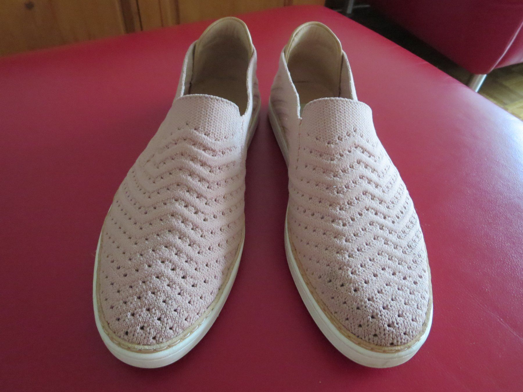 Ugg Damenschuhe: UGG Damen Textile Sneaker /Gr. 39 – Gebraucht aus Wallisellen von Arvenstube
