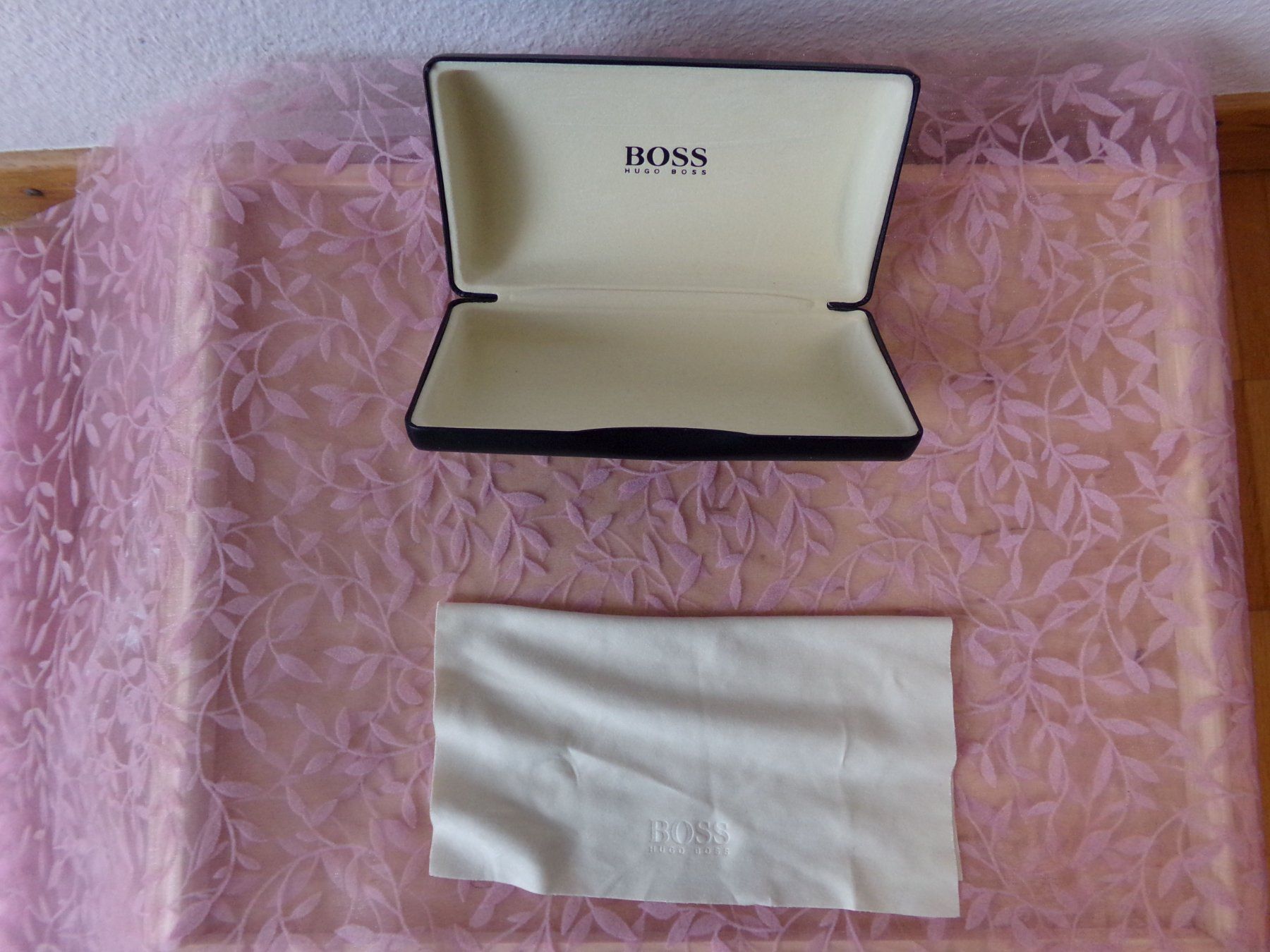 Altro in  Abbigliamento & Accessori: Brillen Etui schwarz  BOSS – Usato da Winterthur venduto da Jessi_di 1