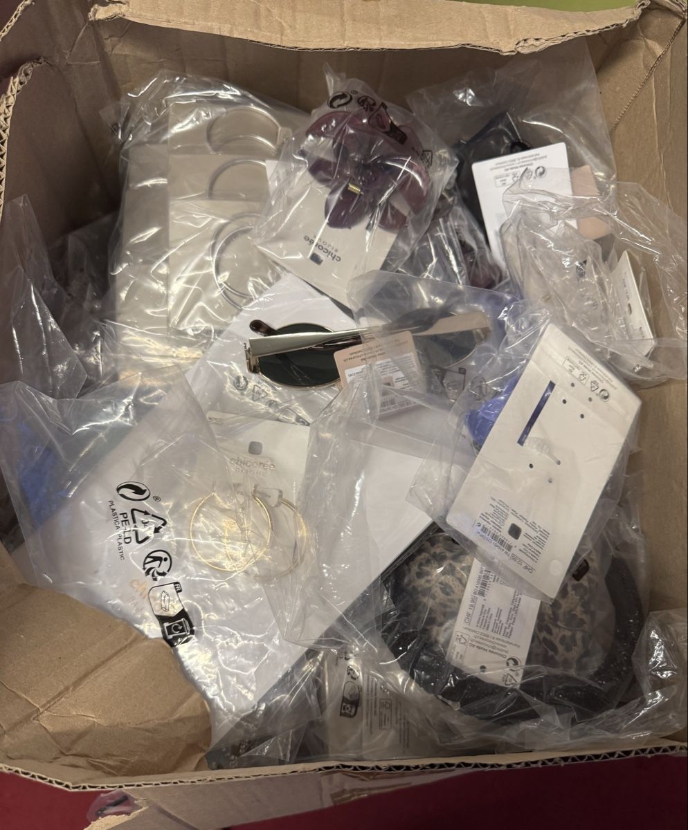 Altri gioielli: Lot Schmuck & Brillen neu voller Karton  – Nuovo (secondo la descrizione) da Schlieren venduto da Freundlich02