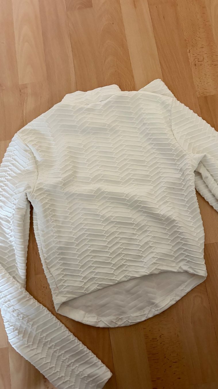 Top: Crop Top dickes Material – Usato da Bilten venduto da Sarasclothes 1