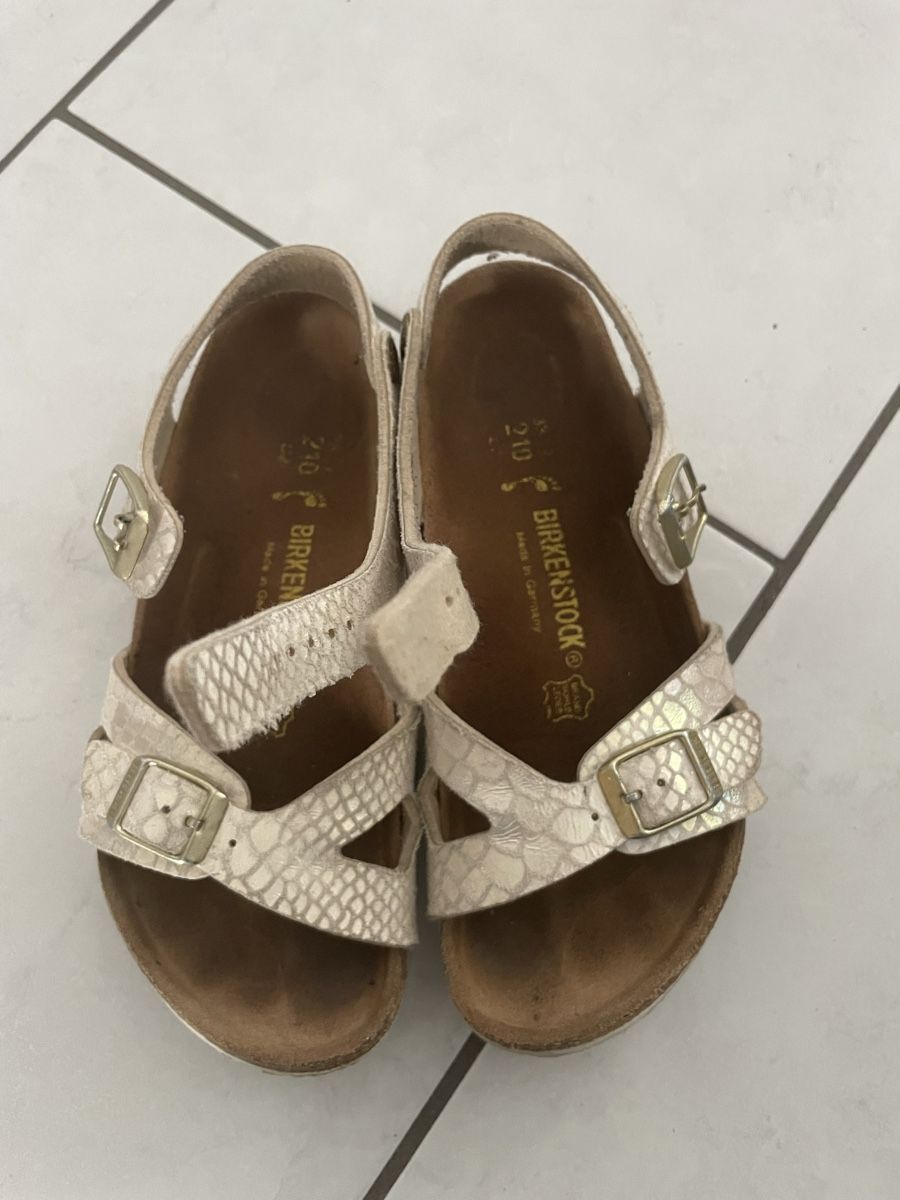 Birkenstock Chaussures filles: Birkenstock Sandalen, Gr. 33 – D'occasion à Winterthur par Fabelhaft123