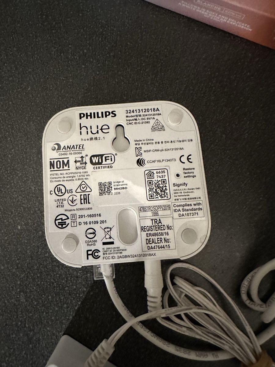 Philips Hub & Switch: Philips Hue Bridge – Usato da Burgdorf venduto da Breton 1