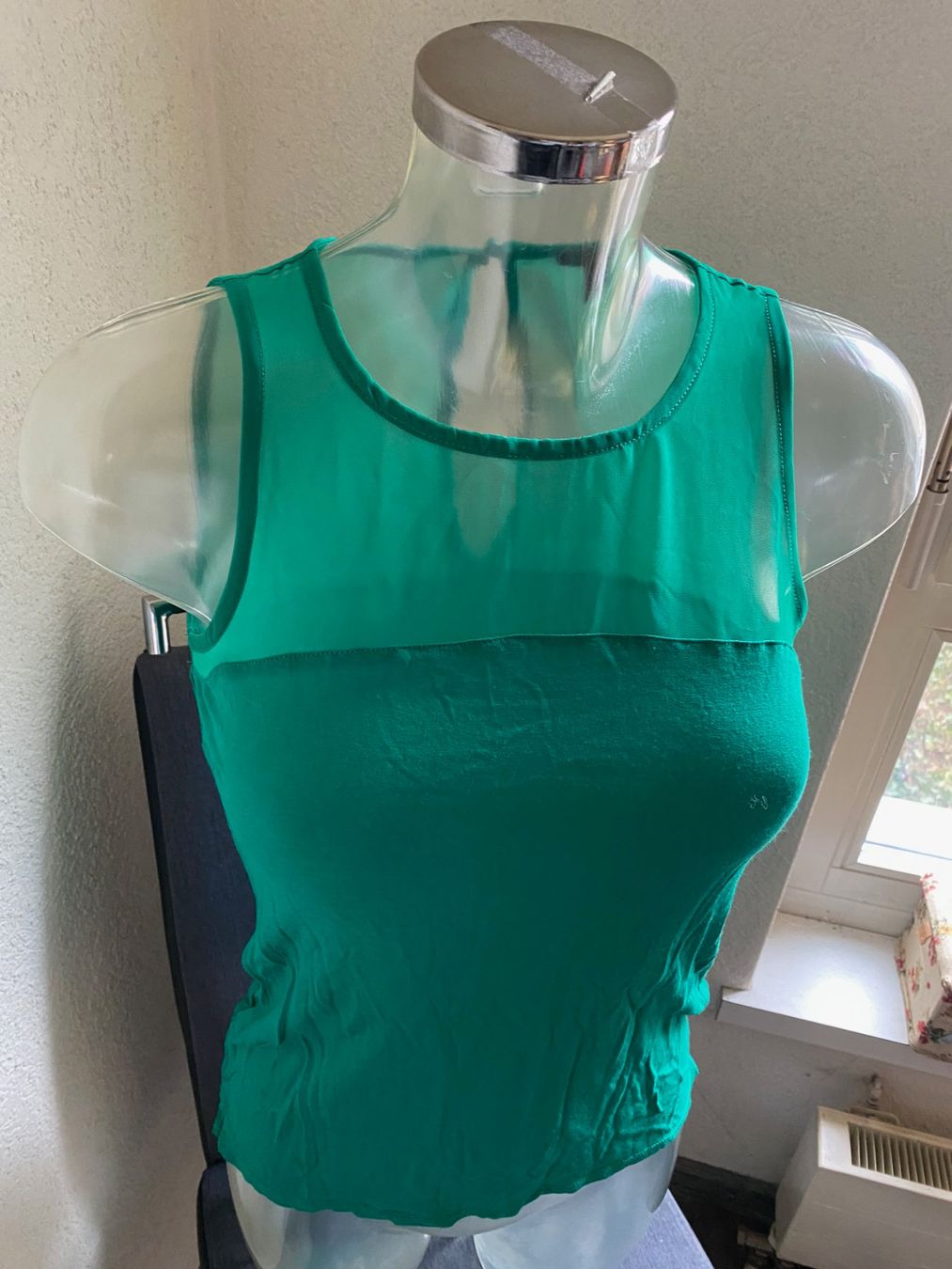 Top: H&M TOP grün Grösse XS – Usato da Allenwinden venduto da Obalu 1