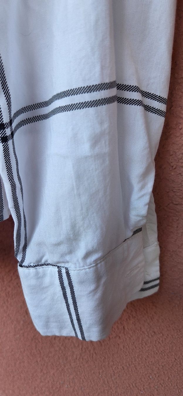 Only Blusen: Weisse Bluse von Only mit Karomuster, Grösse 38 – Gebraucht aus Subingen von DENDLE20 2