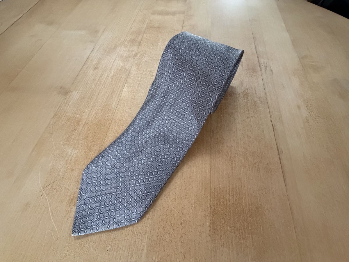 Brioni Cravatte: Brioni Krawatte, Silber Muster, Seide – Usato da Bern venduto da Second-Hand-Pirat