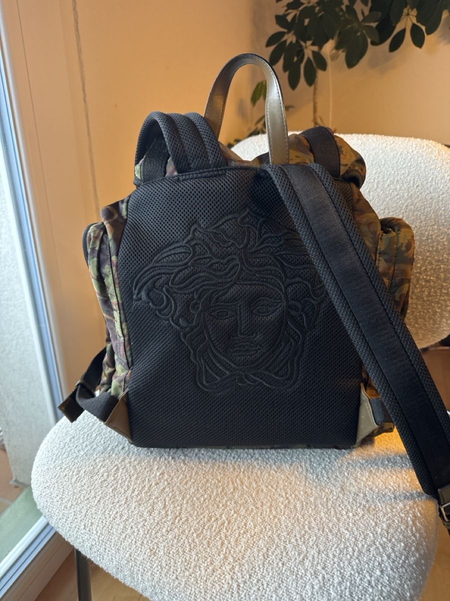 Versace Zaini: Versace rucksack 🎒 – Usato da Oberhofen Am Thunersee venduto da JoaoPeixoto 1
