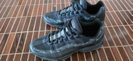 Nike Air Max 95 – Schwarz / Reflective Topografie–Grösse 46