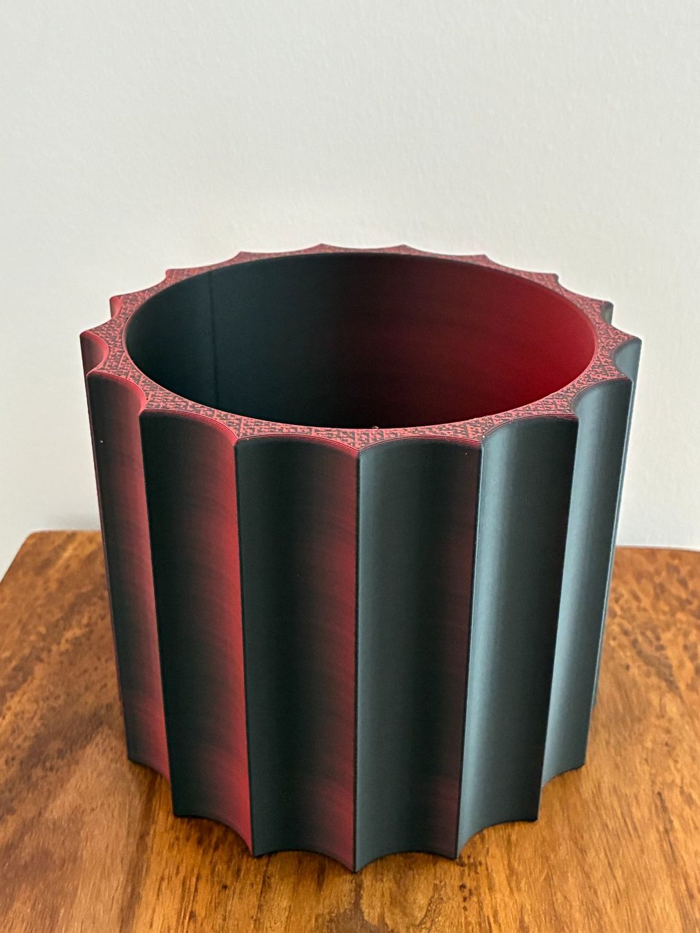 Blumentöpfe: Blumentopf "Neuenburg" gross in der Farbe Schwarz-Rot – Neu (gemäss Beschreibung) aus Ermenswil von hoember 3