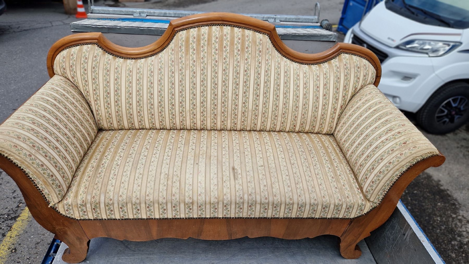 Divani: Antikes Sofa / Jugendstil Sofa / Restaurationsobjekt – Usato da Ennenda venduto da Mr.Alpen16536