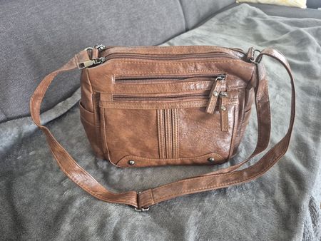 Sac à main brun,avec plein de rangement 