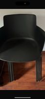 4 Chaises design noire, parfait pour votre bureau! État top!