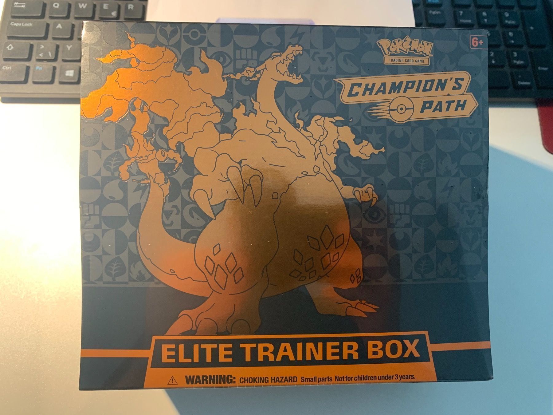 Pokémon Carte collezionabili: Pokémon Champions Path Elite Trainer Box – Nuovo e nell'imballaggio originale da Zug venduto da Riconico