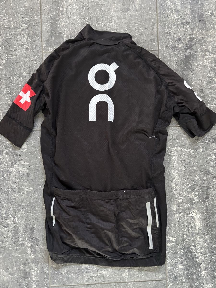 Canottiere & Pantaloni: On Running Cycling Jersey, Size S – Usato da Buchrain venduto da akj48 1