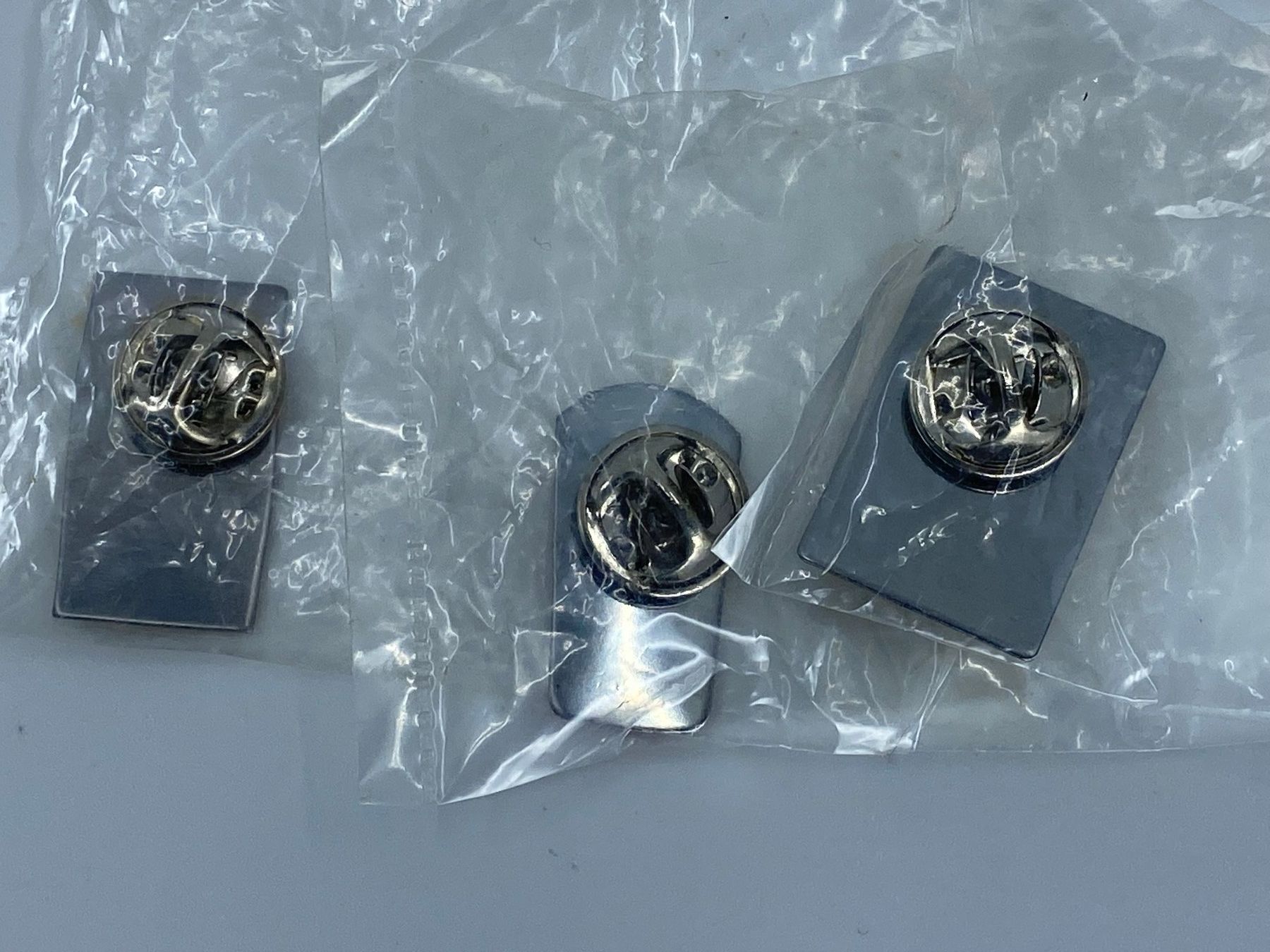 Placchette & Badge: 4 Aoste Vintage Pins - Original verpackt – Nuovo e nell'imballaggio originale da Langwiesen venduto da Restposten-24 4