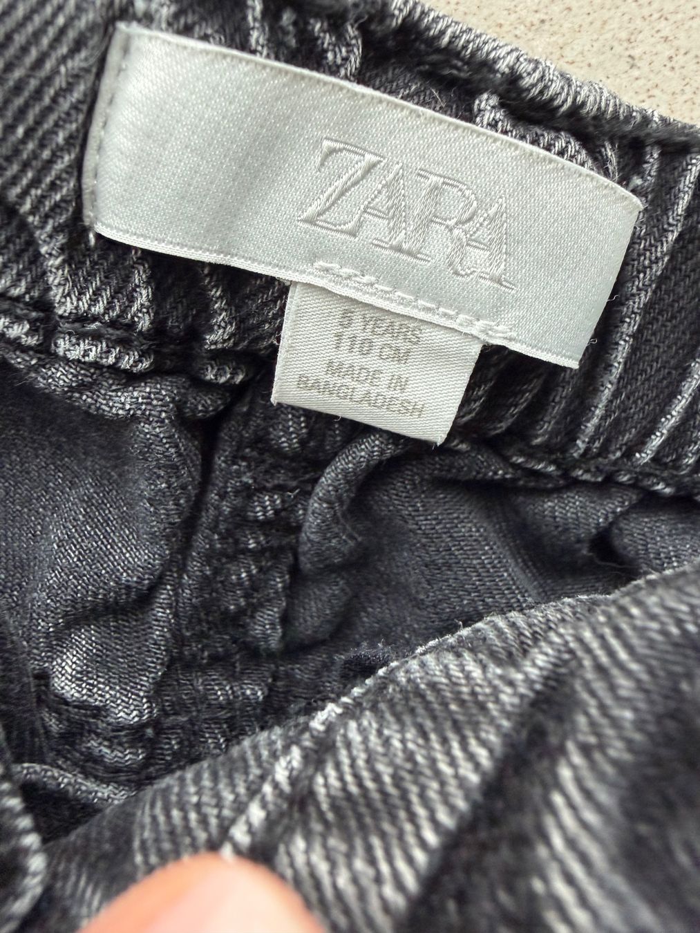Zara Pantaloni: ZARA Jeans mit Löcher Gr. 110 – Usato da Zug venduto da kow_6xr6 2