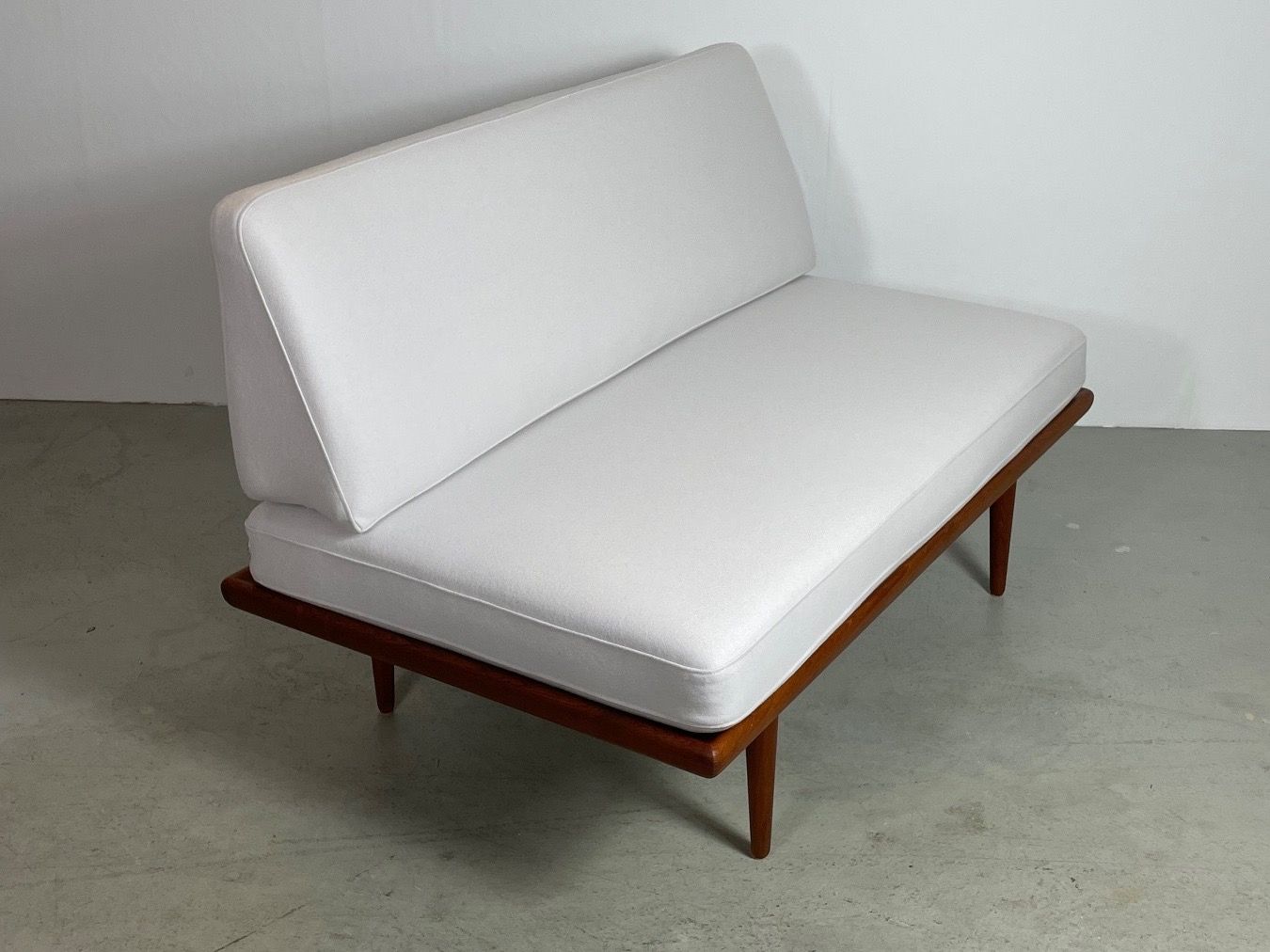 Sofas: Teak Daybed Minerva Hvidt & Mølgaard 2er Sofa restauriert – Gebraucht aus Basel von MidMod20C 5