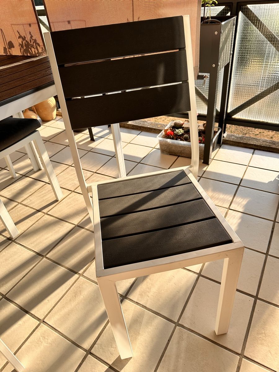 Set di tavolo e panche: Gartentisch mit 4 Stühlen Aluminium Holzoptik dunkelgrau – Usato da Wil SG venduto da millass 3