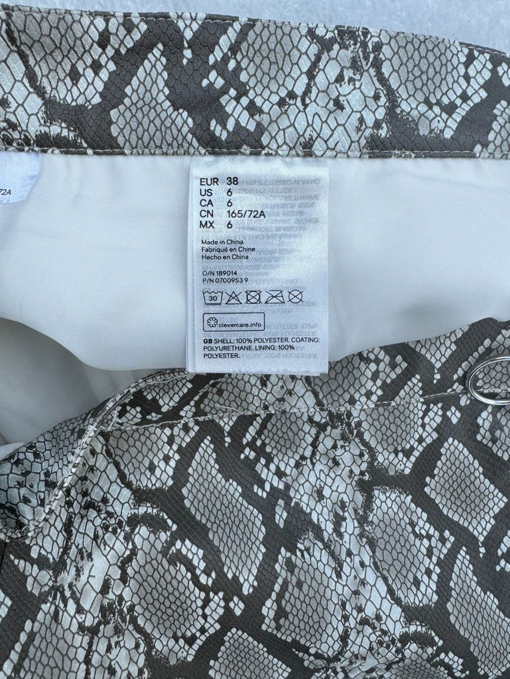 Jupes: Jupe imitation python T.38 – Neuf (Voir description) à Vandoeuvres par Zoccoli11 2
