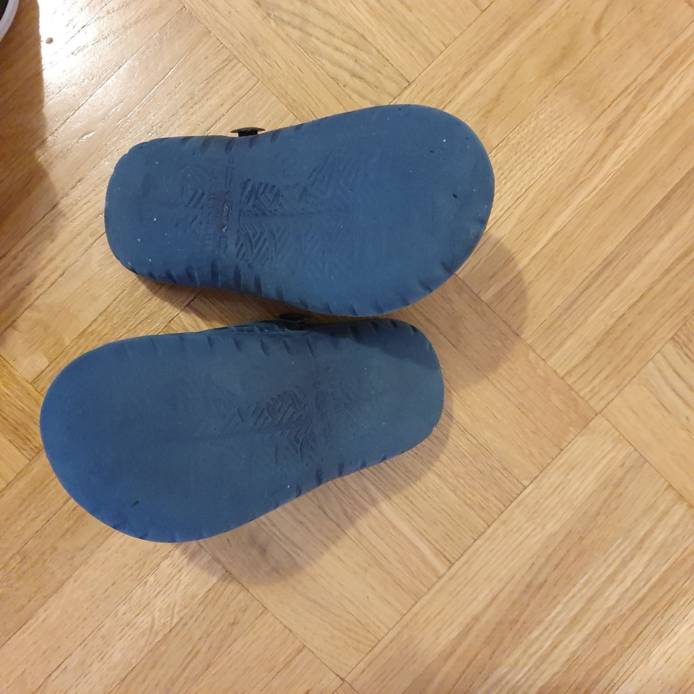 Scarpe per ragazzi: Pantouffle bébé 23 – Usato da Prilly venduto da RoDyRe 2